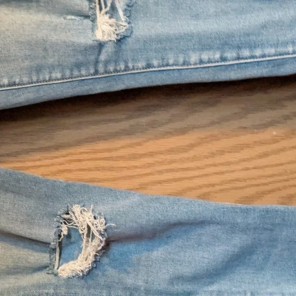 American  Eagle Outfitters High Rise Crop Light Blue Distressed Jeans - Picture 8 of 15